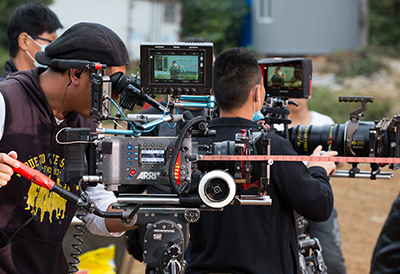 ed_1661223277742558.jpg 摄像机在摇摆拍摄宣传片制作中的操作技巧.jpg